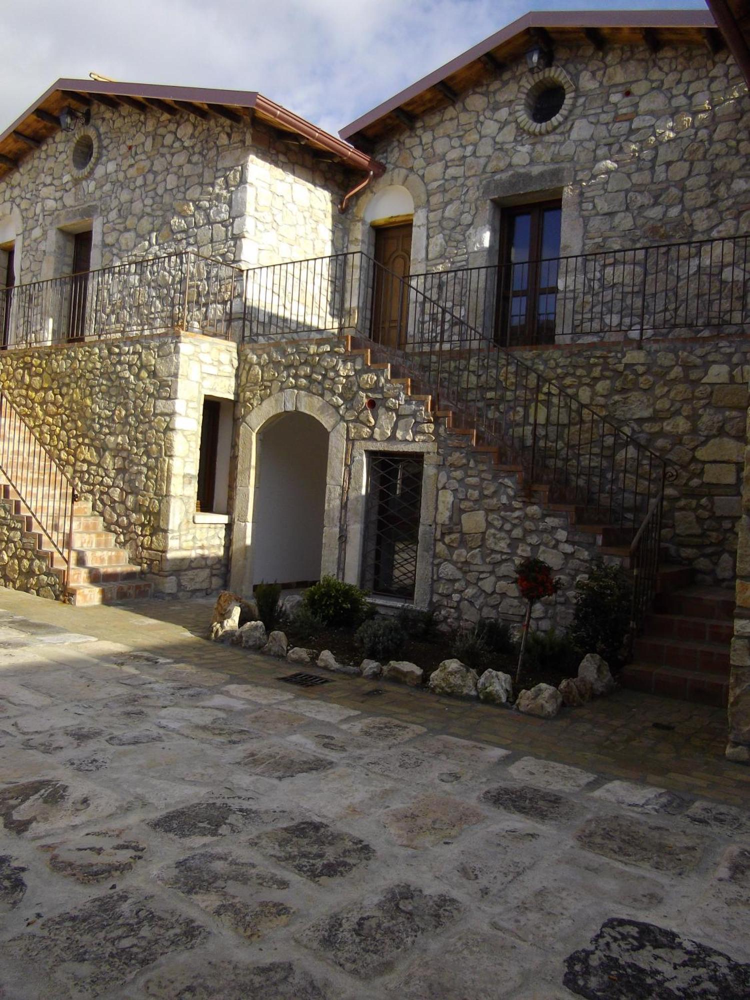 Hotel Il Feudo Dei Pierleoni Celano Exteriér fotografie