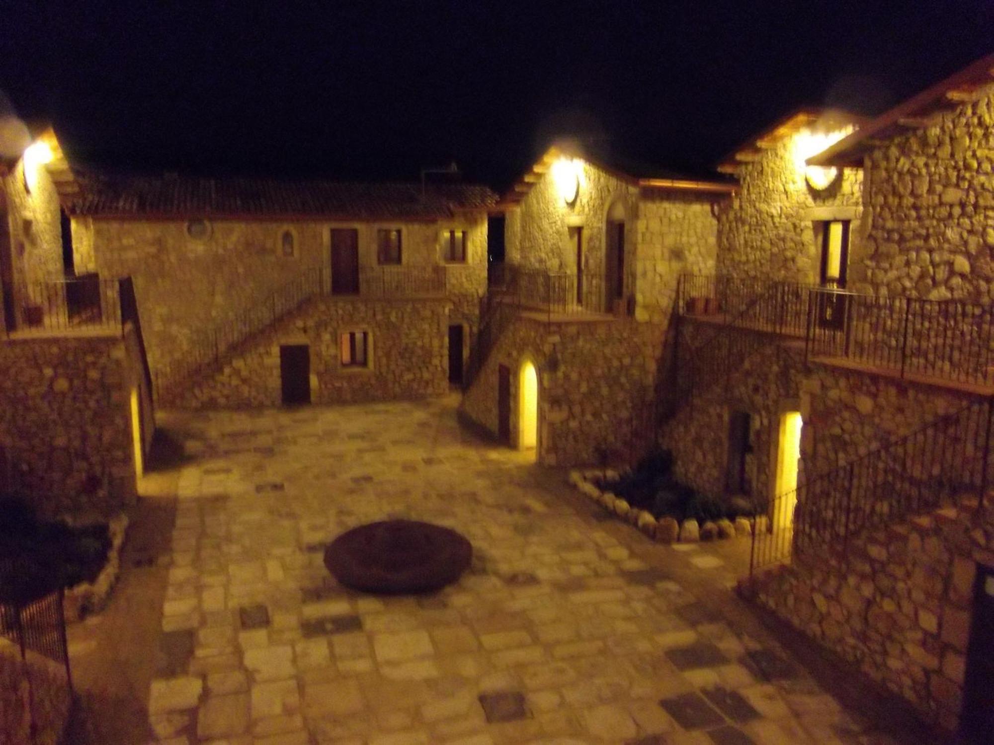Hotel Il Feudo Dei Pierleoni Celano Exteriér fotografie