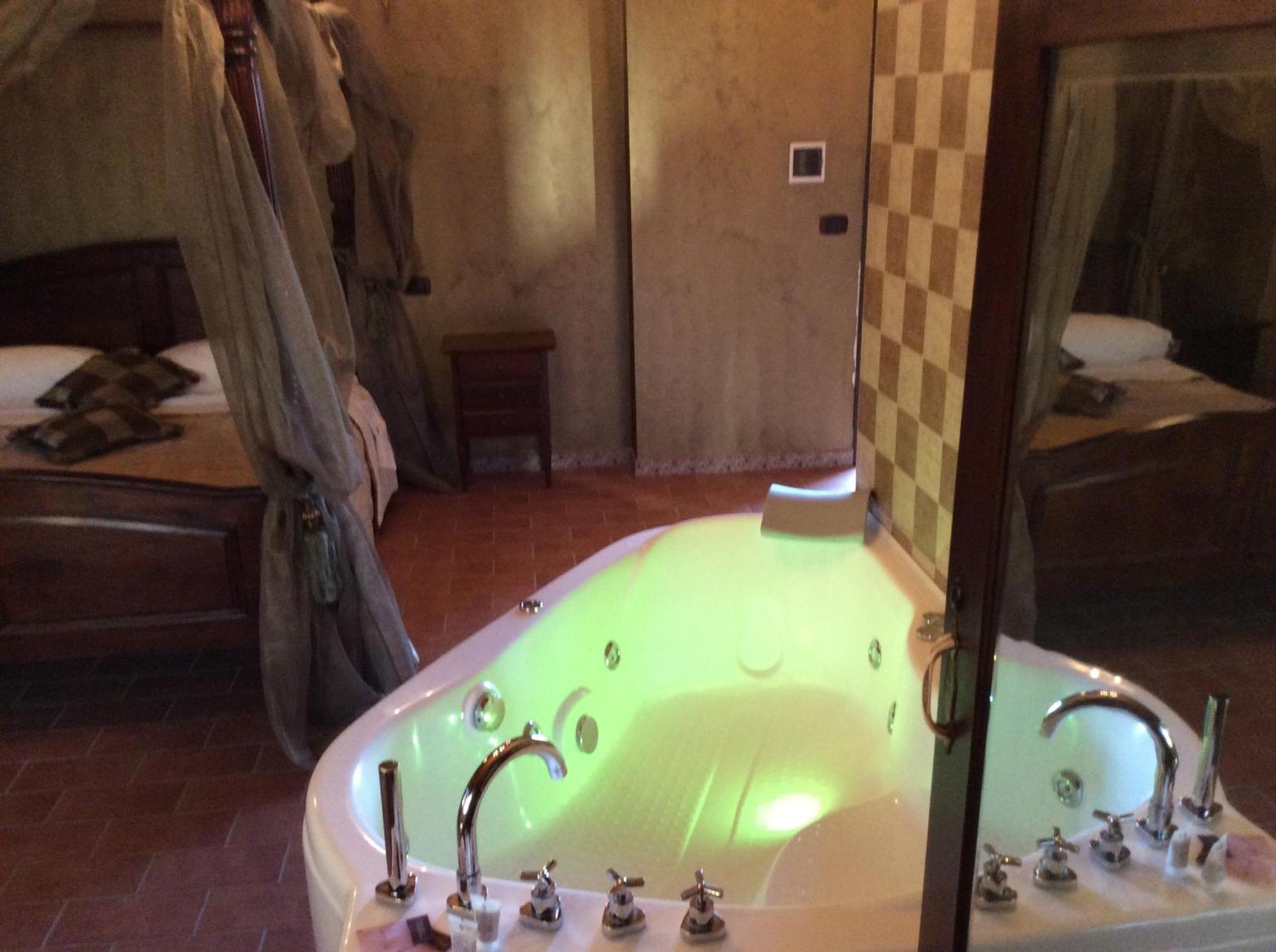 Hotel Il Feudo Dei Pierleoni Celano Pokoj fotografie